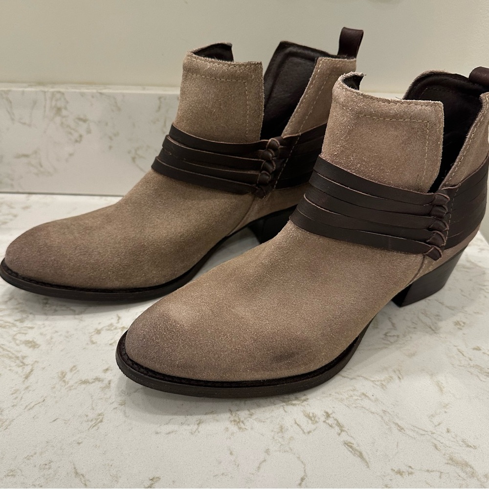 Diba Skyler Women’s Suede Bootie - 10 - Picture 12 of 14